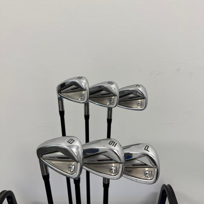 Wilson Dynapower Forged Iron Set 5-PW -1/2" Graphite Shaft Regular Flex Left Hand - Very Good